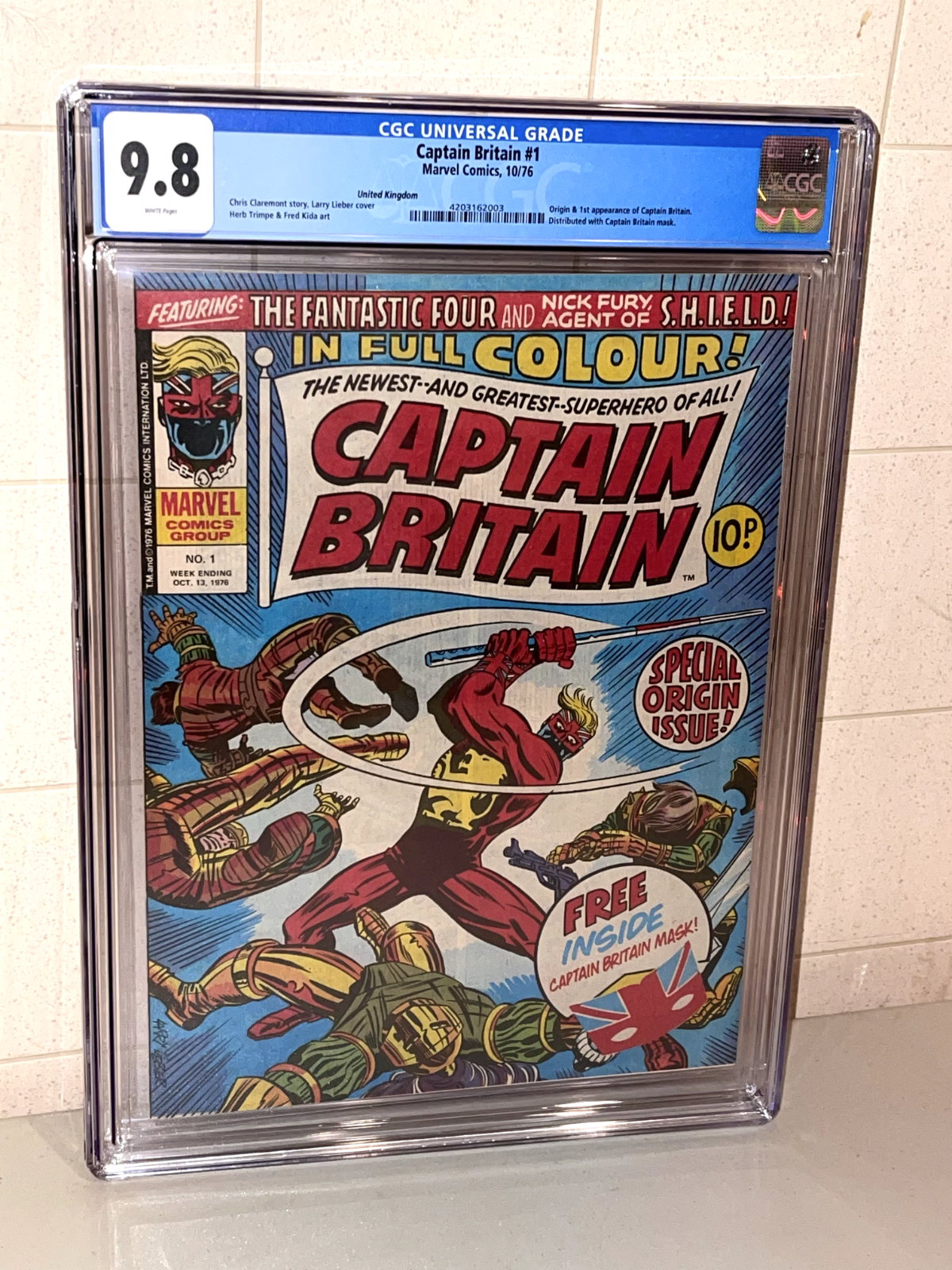 Captain Britain 1 Origin  1st App Captain Britain Marvel Comic 1976 CGC 98