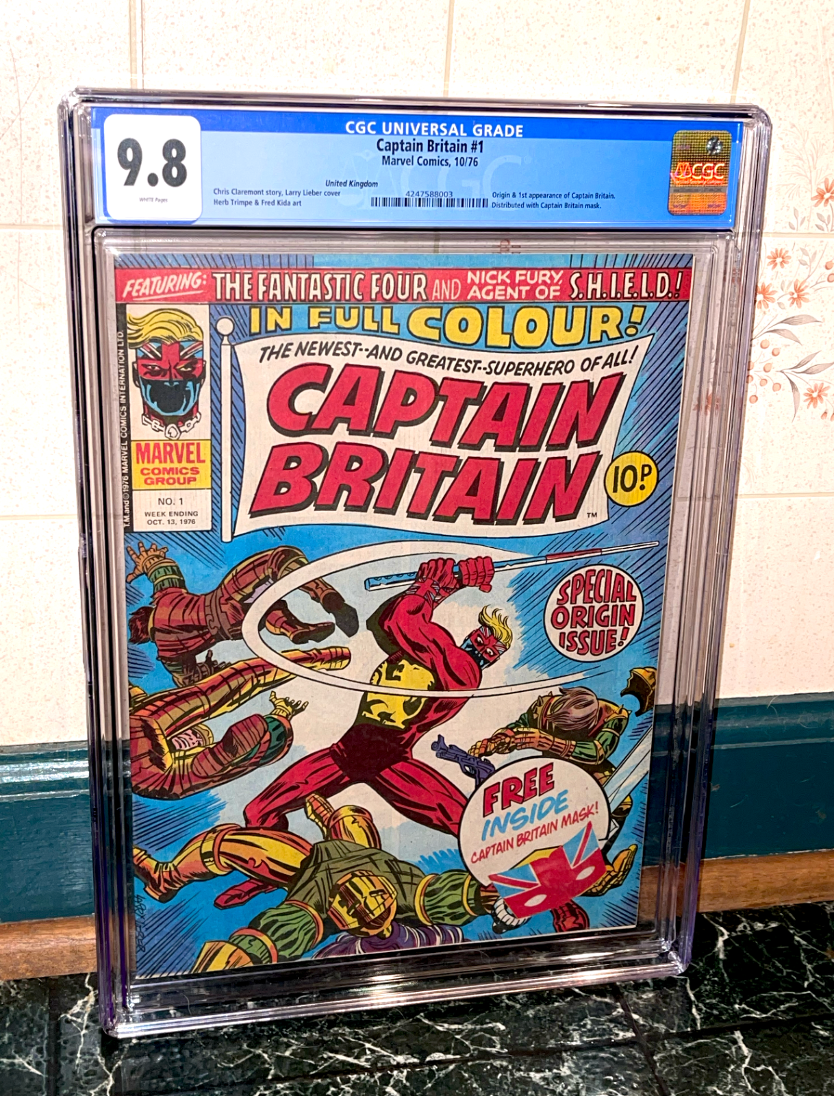 Captain Britain 1 Origin  1st App Captain Britain Marvel Comic 1976 CGC 98